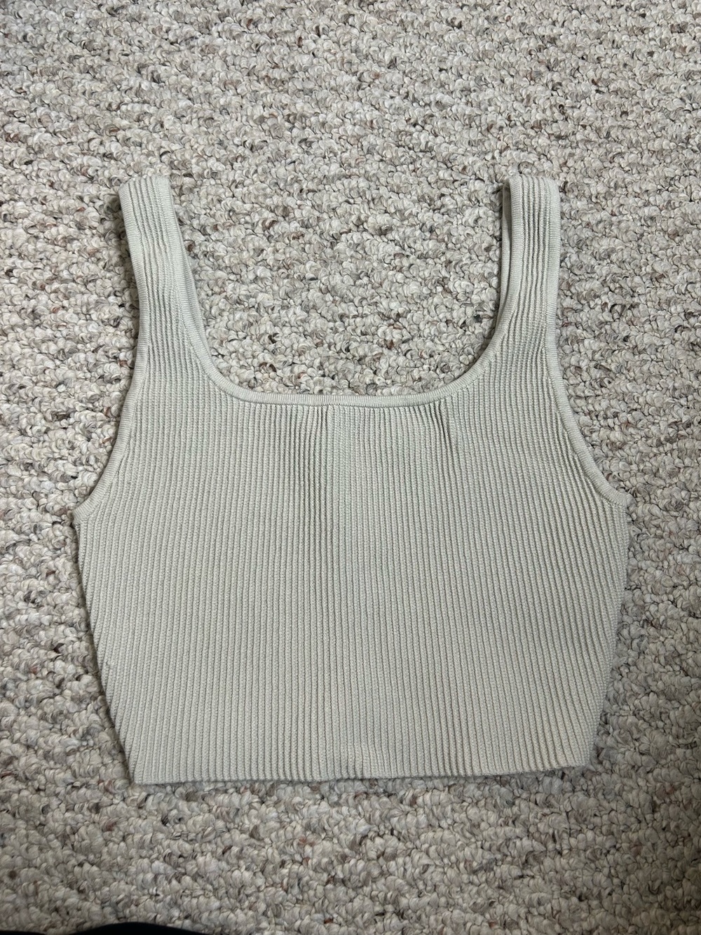 Aritzia Babaton ribbed knit crop top in size S